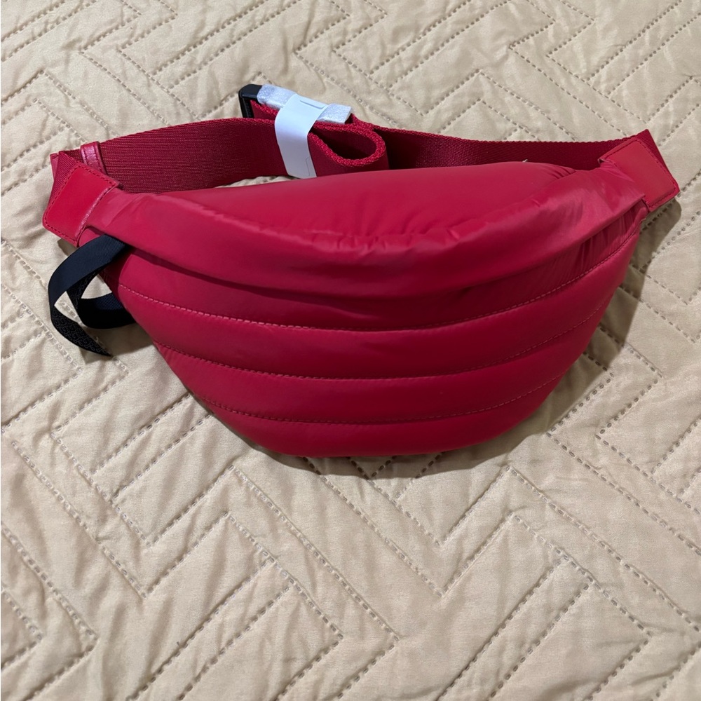 THE CLOUD BELT BAG WE-AR4